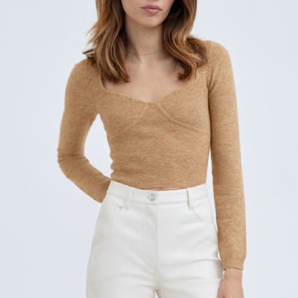 Aritzia Wilfred Greer Sweater Size M Tan Cropped Knit Sweetheart Neck Fitted Top